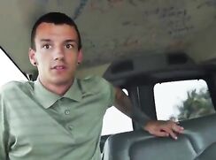 ♥ Hétéro chevauche sa queue à l'arrière du van ♥