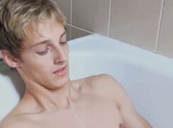 Blond Guy Cums In Bath In Pornywood Boys Porn