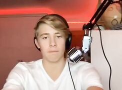 Young blonde Twitch streamer masturbating online