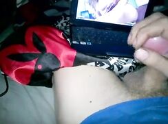 Dnz twink wanking to porn