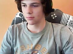 Cam Boys Porn Showing off the monster for a couple of seconds