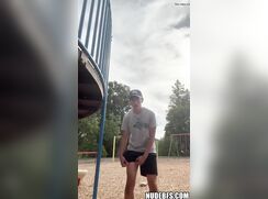 Hottie wanks in public