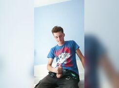 Twink Eats Own Cam Boys POrn