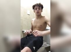 18yo Cam Boy Lucas Is A High Shooter !