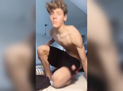 Twinks Plays In His Room UF Boys Porn Solo Sex