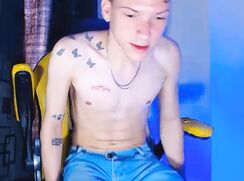 Joven Latino Rosalia fan chupa viejo usado desaliñado gitano polla ????????