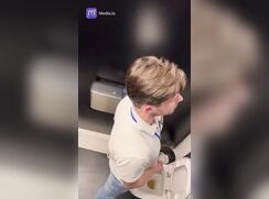 Spy on jerking Dudes in the toilet