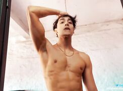 Estimulando sua bimba até gozar porn