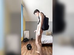 Garoto numa punheta antes da escola!!!