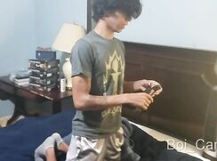 Kai batendo uma punheta legal em seu quarto!!!