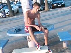 Daxx xketista tocando uma punheta durante o bando!!!