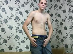 Garoto dando seu show e no final e bela gozada!!!