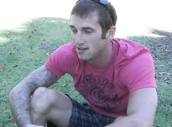 Peter ainda lembrandos dos velhos tempos tocando uma punheta!!!