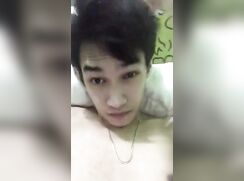 Coli batendo um punheta e gozando legal!!