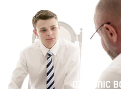 Boys porn doigté et branler pour la première fois par un papa allemand-