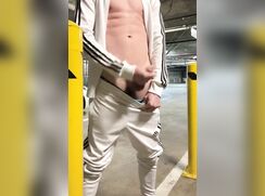 [Twit] [305] Risky to cum in the garage but I get so horny after working out