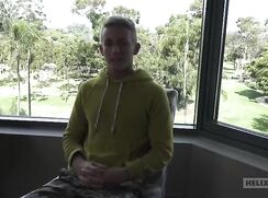 Jeremy Price nesta sessão solo com muita porra!!!