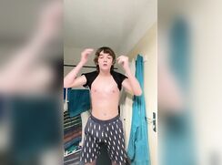 [Ritchie com seu cassete grande e grosso jorando muita porra]