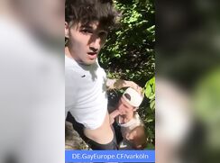 A guy from Cologne gives his cock to suck in the park