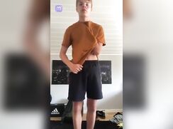 [Dietrick de 18 aninhos fazendo strip]