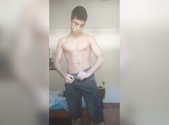 Strip Bpys Porn Jovem menino toca punheta até gozar