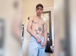 Porn Boys Garoto exibindo cassete grande e grosso