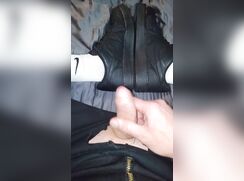 Twink Cums On His Trainers