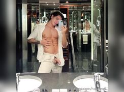 Hunk latino Muscle jerk off in bathroom cam porn