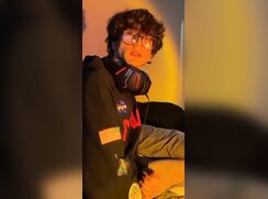 Nerdy Twink Cums Hard After Gaming Cam Porn