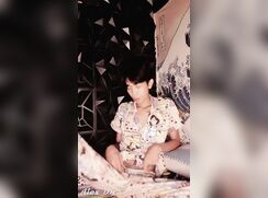 [Filipino boy jerking off on his bed and blowing lots of cum]