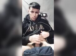 [Garoto latino com sua bimba na punheta com gozada farta]