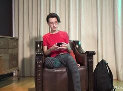 [Garoto latino Will Nouvak dando uma demonstração de punheta]