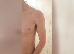 Big Dick Twink under Shower