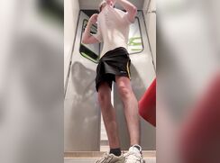 ]]Menino magrinho de cassete lindo numa punheta[[