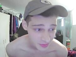 ]]Menino se exercitando na punheta com bela gozada[[