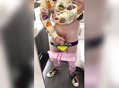 [Twit] [405] Watch me cum all over the first class airplane bathroom floor