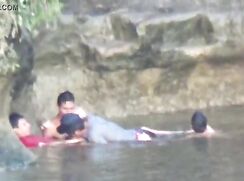 Chupandosela en el Rio