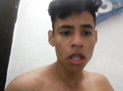 HORNY LATIN GUY CUMMING ON CAMERA SELFIE WEBCAM