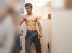 CUTE TEEN BOY UNDRESSING HIMSELF BOYS PORN