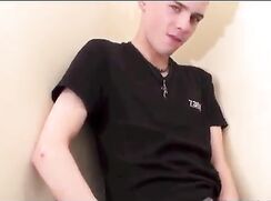 Jonesy Jerking Gay Teen Porn