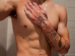 daddy joey taking a shower twink gay porn
