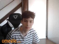 BOY EATING HIS CUM ON WEBCAM