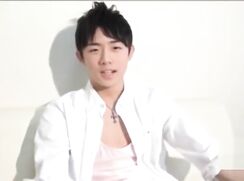 Cute boy 18yo, with a nice smile. First handjob.