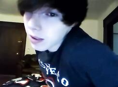 Hot sexy 18 boy helps himself cam show twink porn