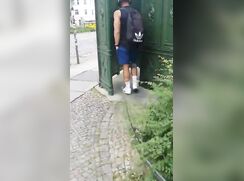 let's go pissing together