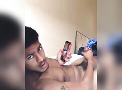 [Twit] [504] Hot dude filming his cumshot
