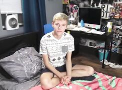 ]]BRYCE FOSTER numa punheta solo logal[[