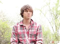 ]]JUSTIN LEBEAU numa punheta solo na flores com grande esporrada![[