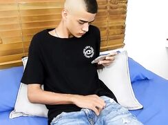 ##LEAKER lindo garoto latino e sua bela exporrada na punheta!!##