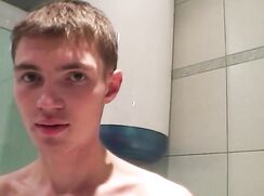 Twink Cums Big In His Hand Gay Porn Tube